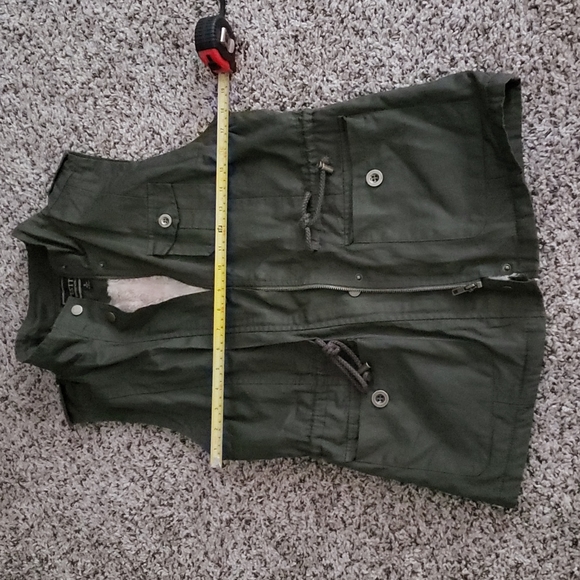 Vest - Picture 3 of 4